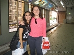 Ana Elisa e Leila na Monorail Station